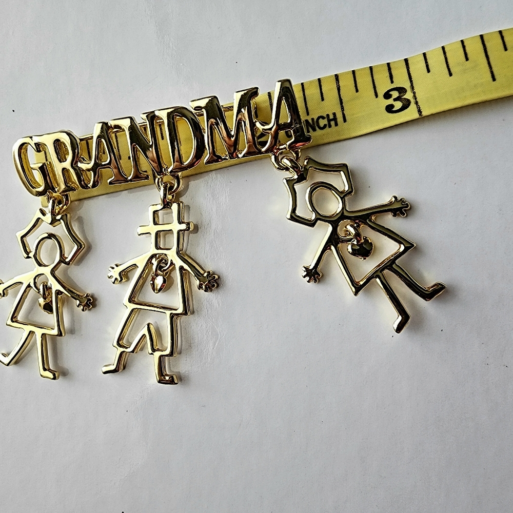 Gold Grandma brooch with family charms, gift for grandmother - Picture 3 of 6